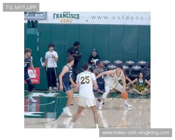 NCAA 大学篮球：超级新秀轰 55 分